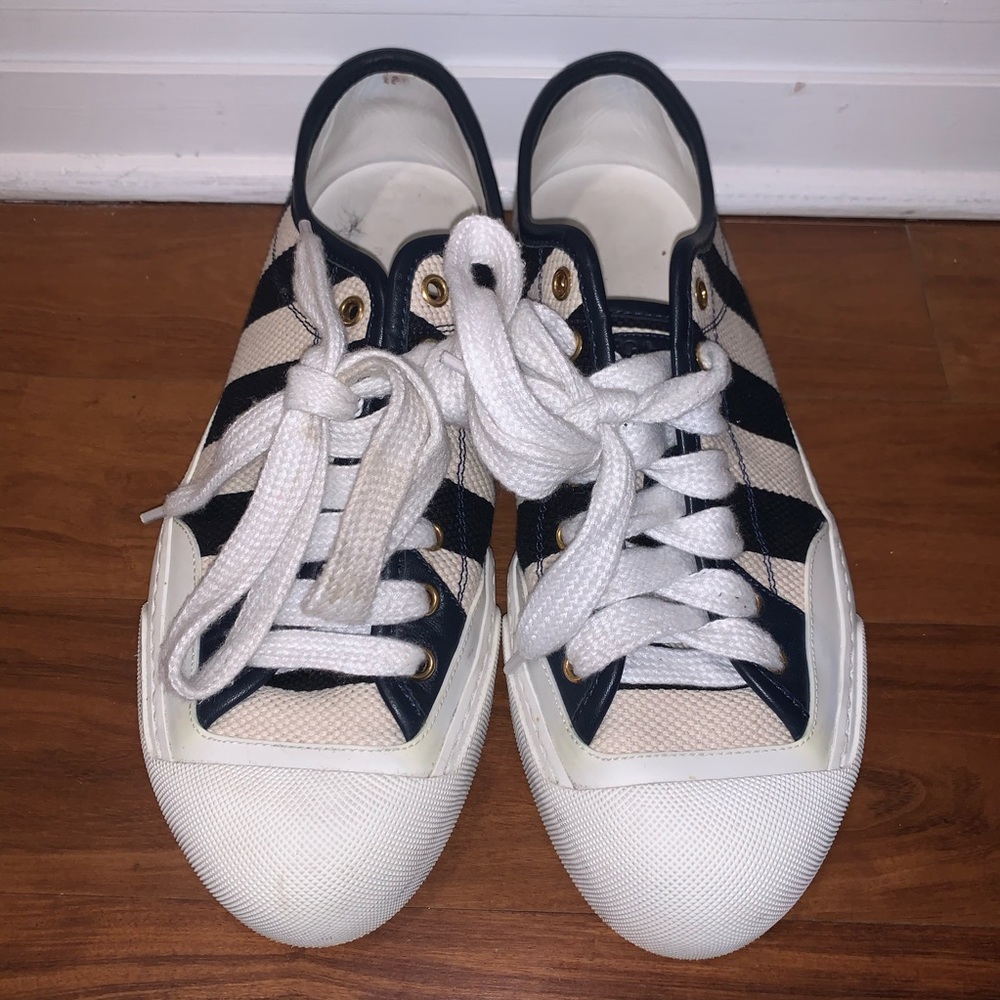 Gucci Men’s sneakers 7G/ 8 US. Pre owned like new